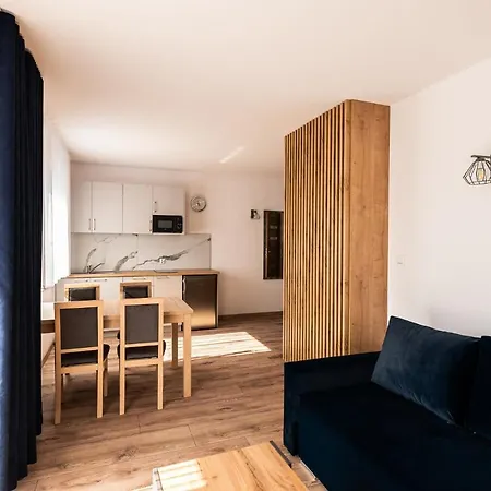 Henry מלון דירות 3*