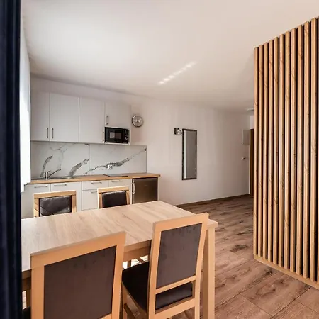 Henry מלון דירות